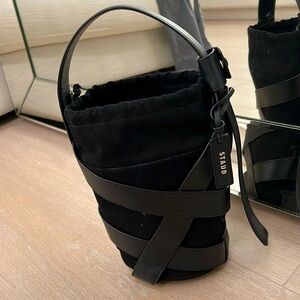 Selling this Black Staud Bag in great condition.